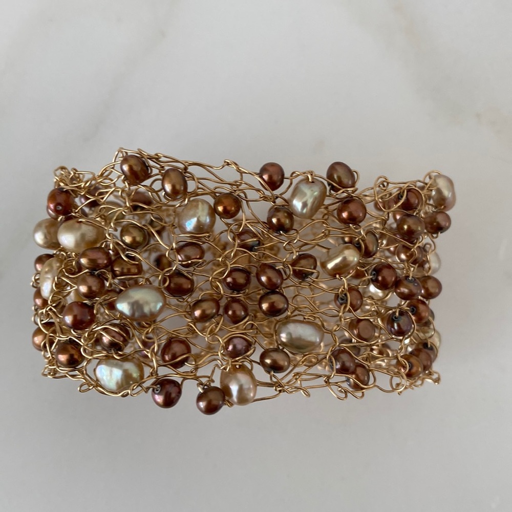 Fashion bracelet. Gold tone